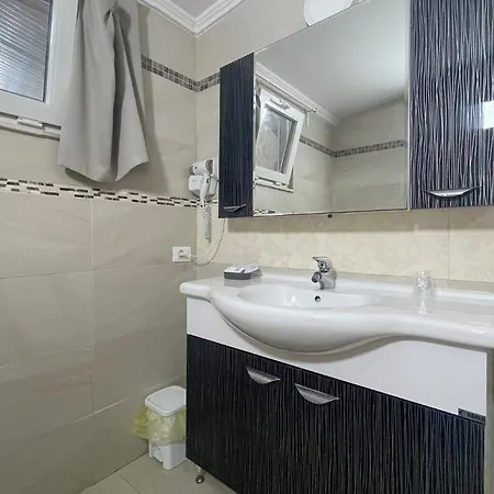 2 Bedroom Lovely In *