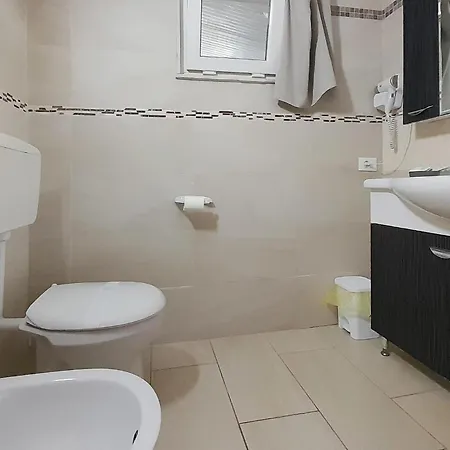 Lejlighed 2 Bedroom Lovely In *